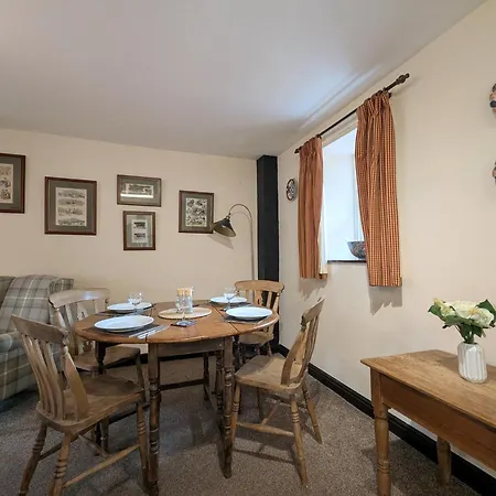 Holiday home 2 Bed In High Sz136